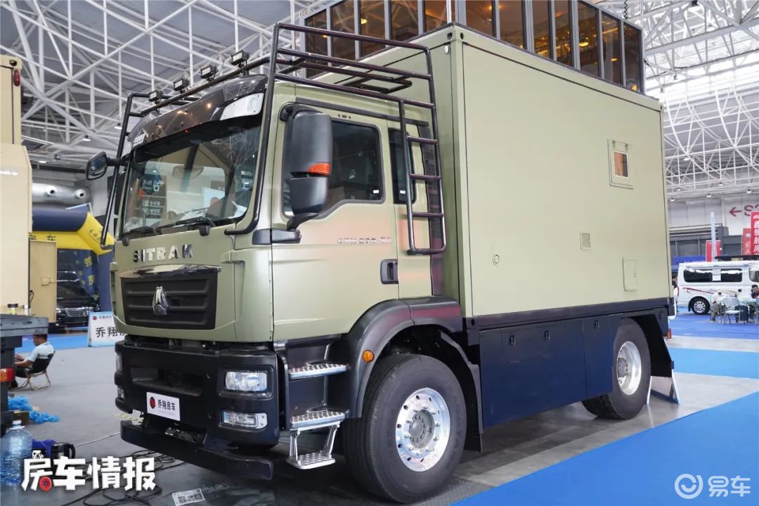 C本能开的重卡房车，双层设计一层起居室二层观景台